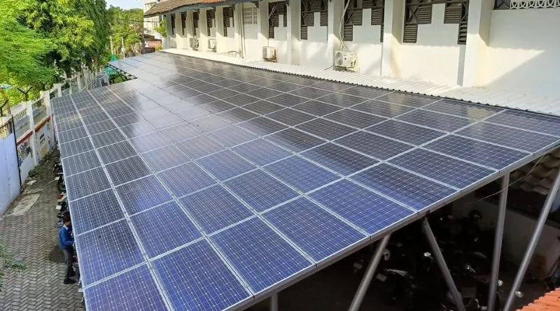 Gambar Kota di Pulau Jawa dengan Potensi Pemanfaatan Panel Surya Terbesar: SMAN 5 Surabaya