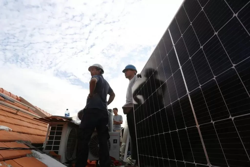 Gambar Panel Surya di Residential Satria Klungkung, Bali, sebagai Solusi Hemat Energi