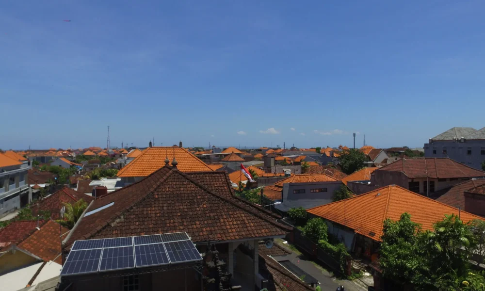 Gambar Rumah yang Menggunakan Panel Surya sebagai Solusi Hemat Energi untuk Masa Depan