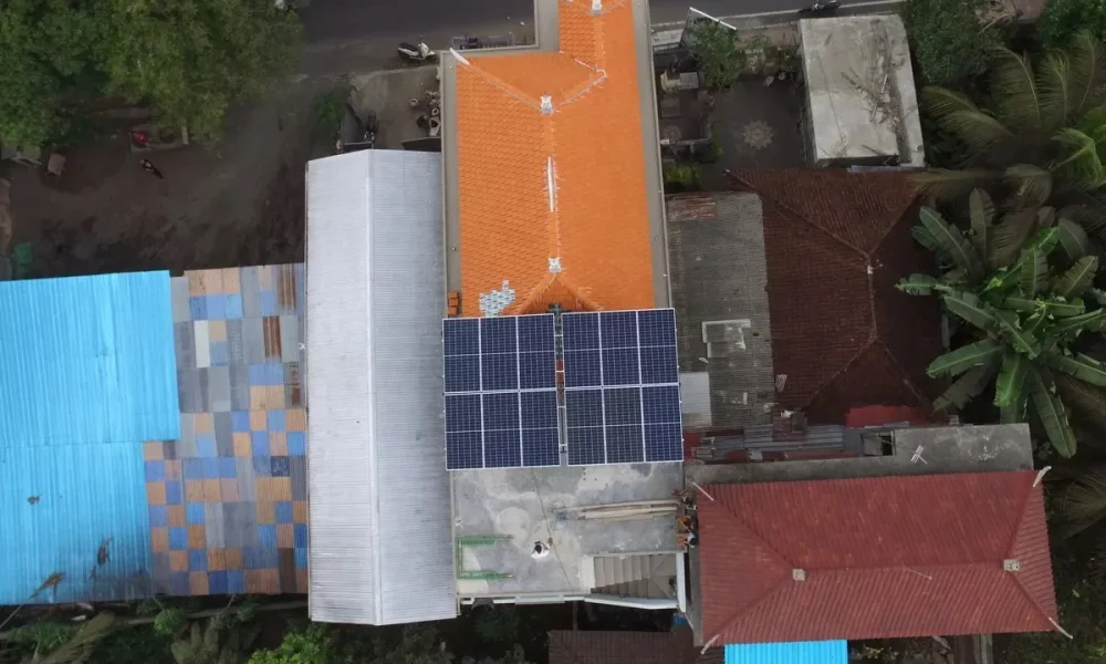 Gambar Panel Surya di Residential Pejeng Gianyar, Bali, sebagai Solusi Hemat Energi